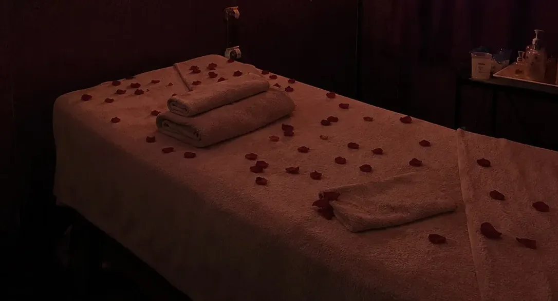 Masaj odasındaki masaj masası — Lila Spa, Esenyurt misafirlerine hizmet veren salon